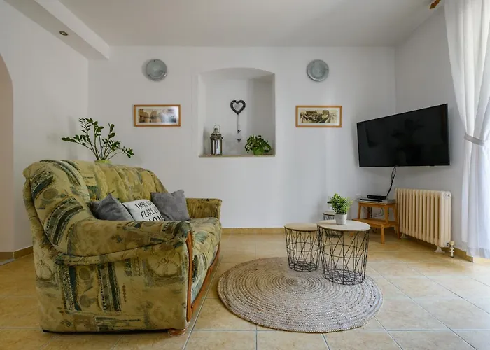 Apartment Aleksandra *